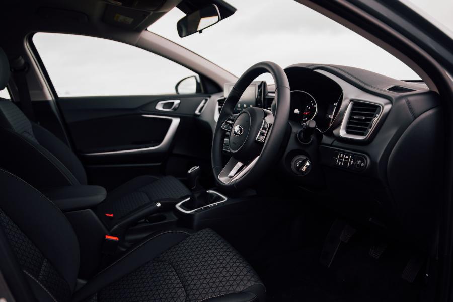 Интерьер Kia XCeed 1.0 T-GDi 2019 года  (UK) (фото 68 из 91)
